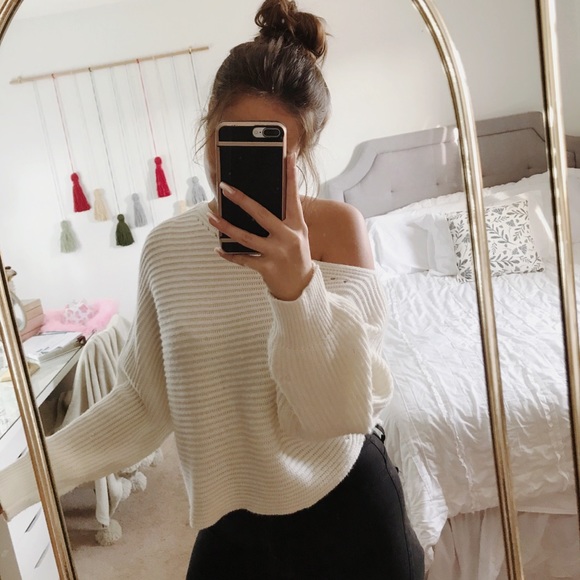 White off the shoulder sweater - Picture 8 of 9